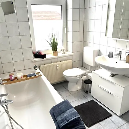 Spr-Helle Wohnung Mit Balkon, Ebk, Wlan, Netflix, 24 Stunden Self Checkin Springe Exterior photo