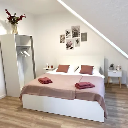 Spr-Helle Wohnung Mit Balkon, Ebk, Wlan, Netflix, 24 Stunden Self Checkin Springe Exterior photo