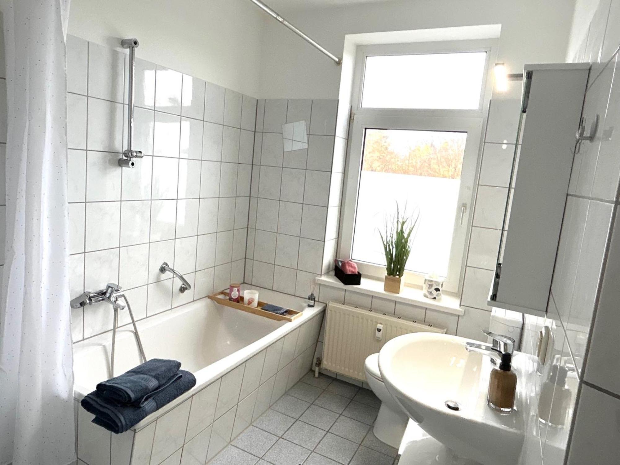 Apartment Spr-helle Mit Balkon, Ebk, Wlan, Netflix, 24 Stunden Self Checkin *